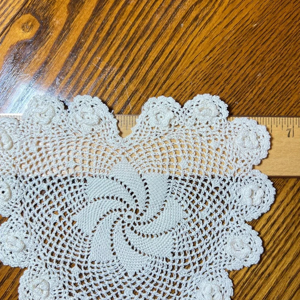 Handmade‎ Ivory Heart Doily Crochet Vintage Floral Grandmacore Cottage Victorian